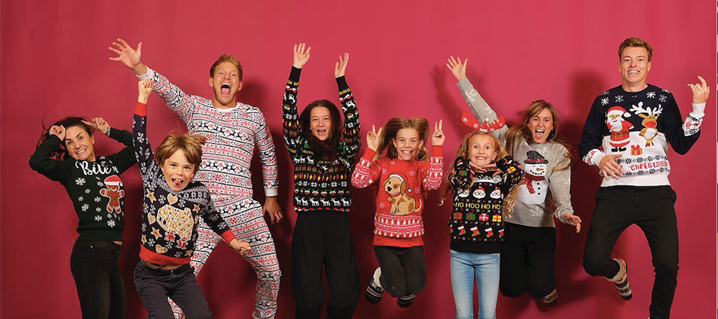 Scopri i caldi e divertenti maglioni di Natale di www.nonsologiocattoli.com Mostra a tutti il tuo spirito Natalizio con la nostra collezione di Christmas Jumper in stile americano: tricot allegra, trendy e multicolore.