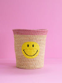RAFFIA ROUND BASKET IN NATURE WITH SMILEY