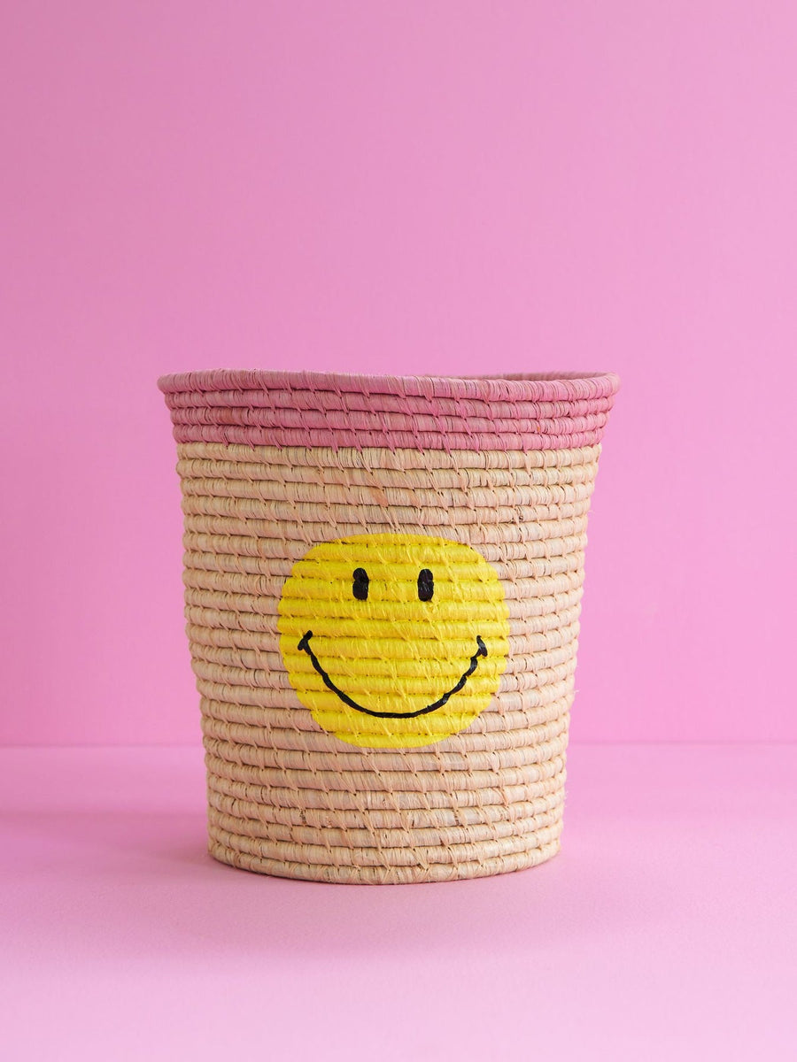 RAFFIA ROUND BASKET IN NATURE WITH SMILEY