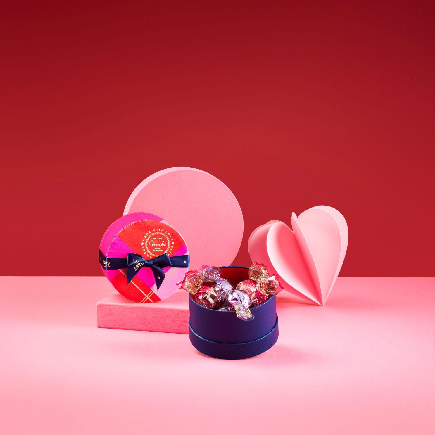 MINI CAPPELLIERA SAN VALENTINO CON CIOCCOLATINI ASSORTITI