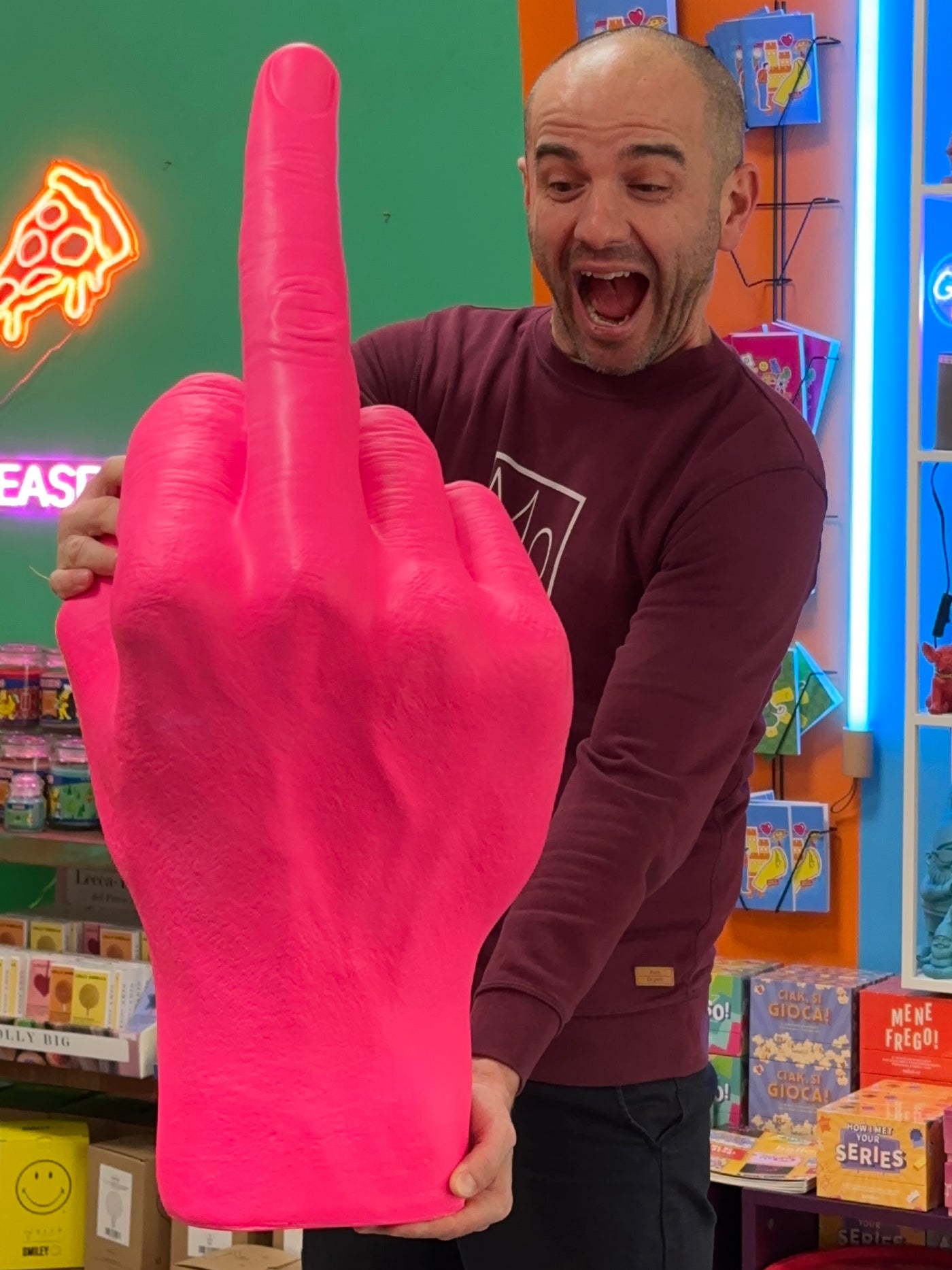 THE FINGER SCULPTURE PINK XL - DITO MEDIO