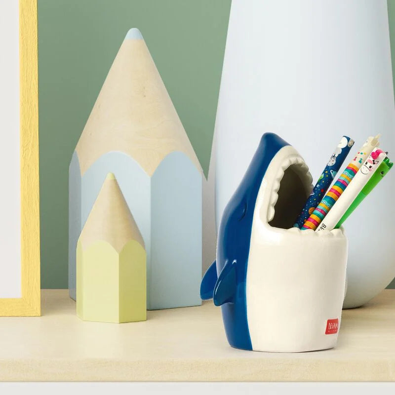 PORTAPENNE IN CERAMICA DESK FRIENDS SHARK