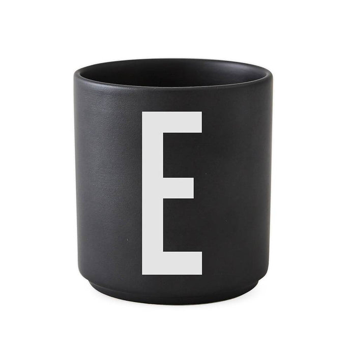 CUP E  - DESIGN LETTERS BLACK