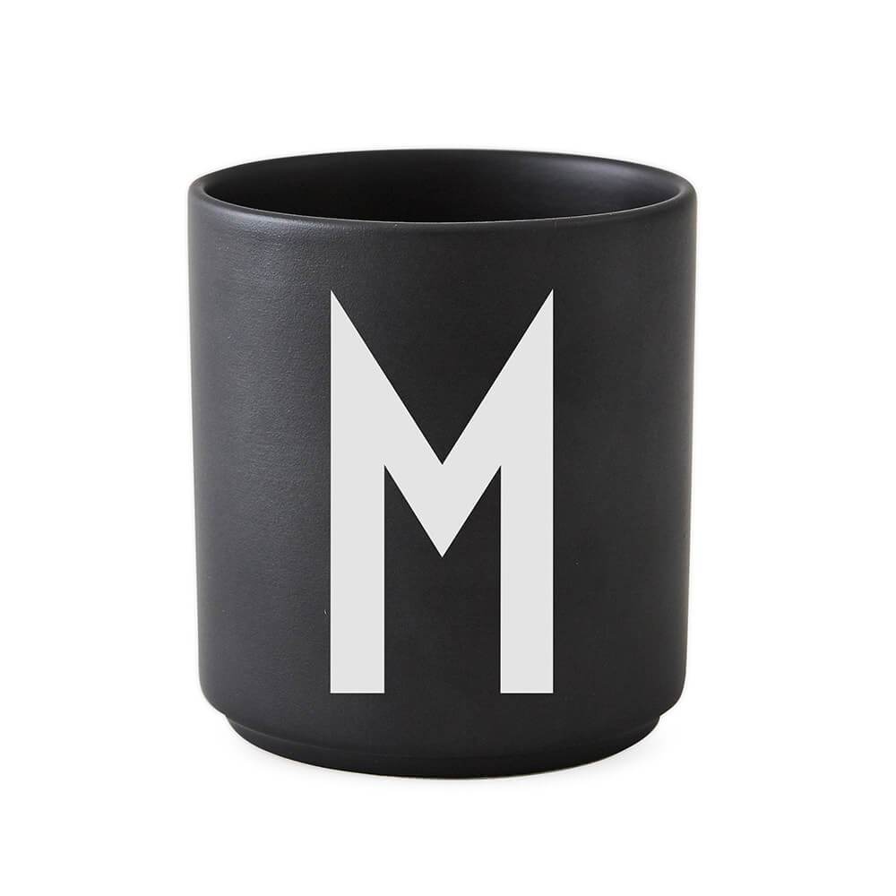 CUP  M - DESIGN LETTERS BLACK